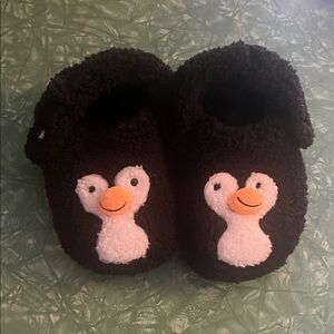 CROCS Kids Black Fuzzy Slippers with White & Orange Penguin Faces